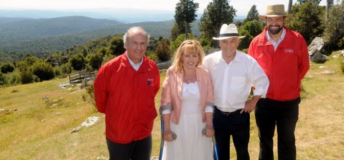 Presidente Piñera encabezó traspaso al Estado de 9.500 hectáreas para la creación del Parque Nacional Alerce Costero en la región de Los Ríos