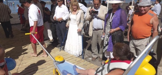 Ministra de Bienes Nacionales inaugura moderno acceso a balnearios para discapacitados