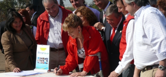 Ministra Parot recibe terrenos para la construcción  del nuevo hospital de Santiago Occidente
