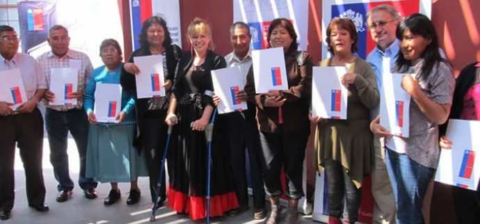 Ministra Catalina Parot entrega títulos de dominio en Arica y Parinacota