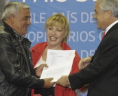 Ministra Parot junto a Presidente Piñera entrega títulos de dominio a familias de O´Higgins